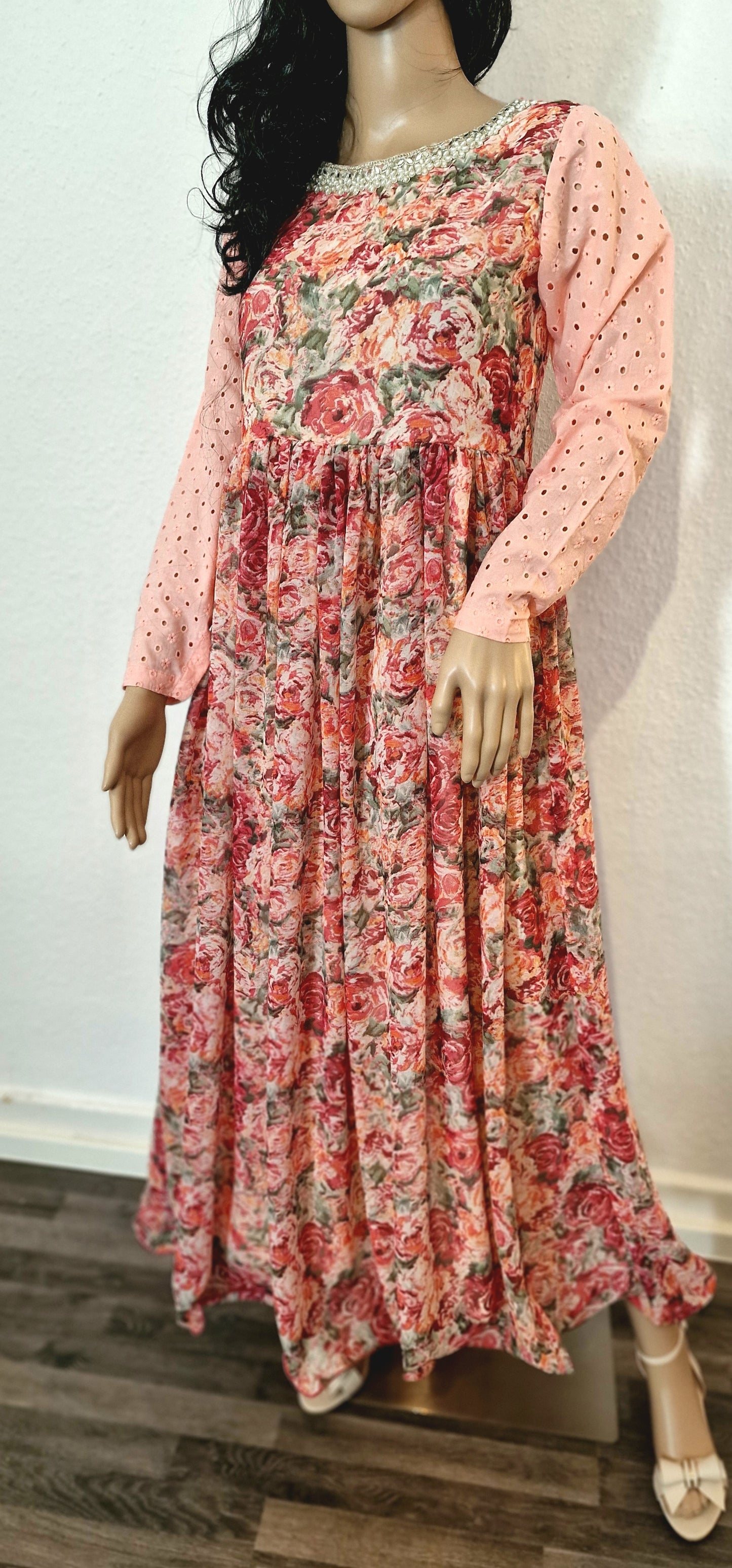 Elegant Floral Print Maxi Dress with Beautiful Pearl Neckline