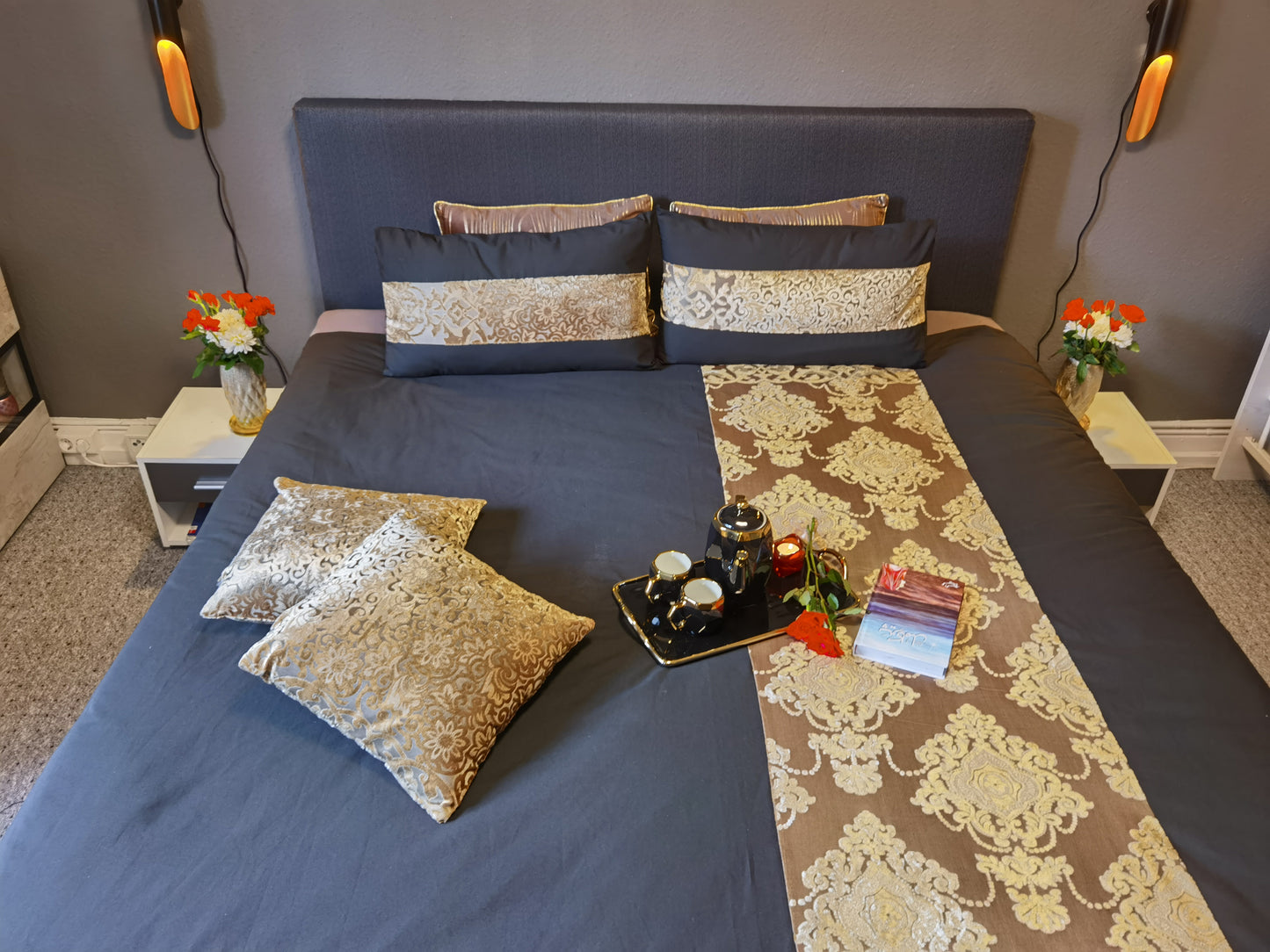 Black bedding set with golden velvet silhouette | Bettwäsche-Set ohne Füllung