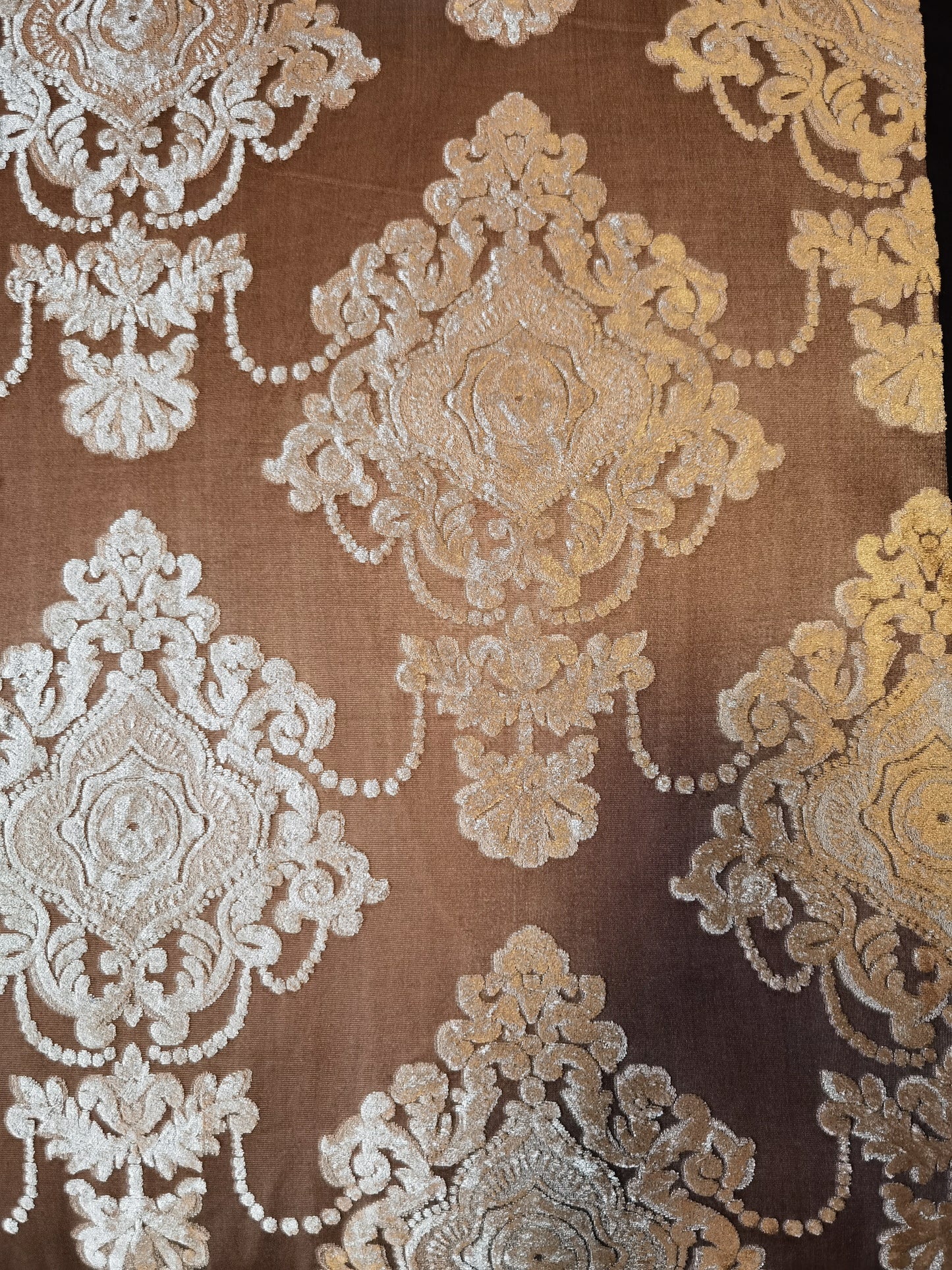 Black bedding set with golden velvet silhouette | Bettwäsche-Set ohne Füllung