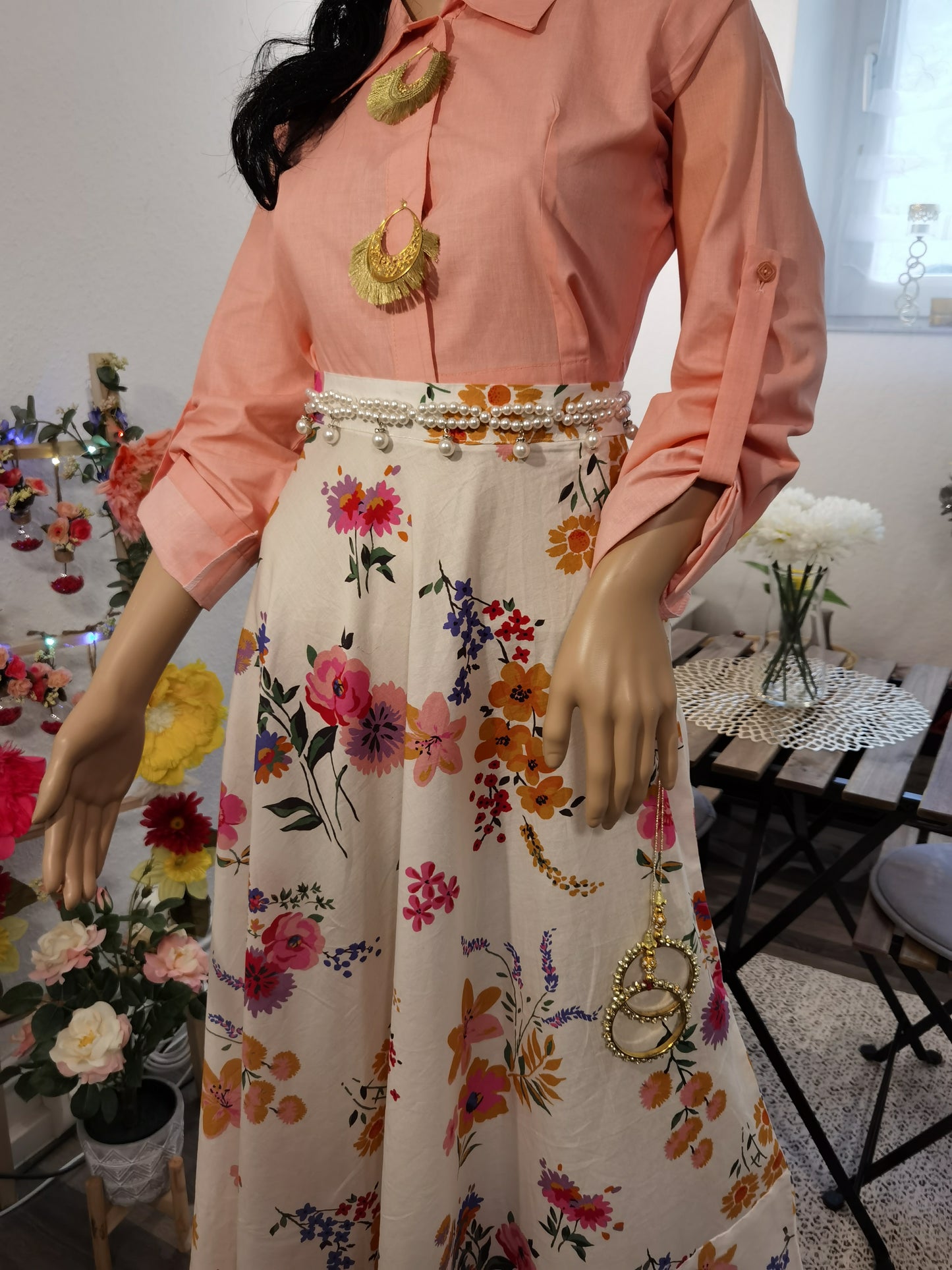 White printed Skirt with rosa Shirt with thread Tassels