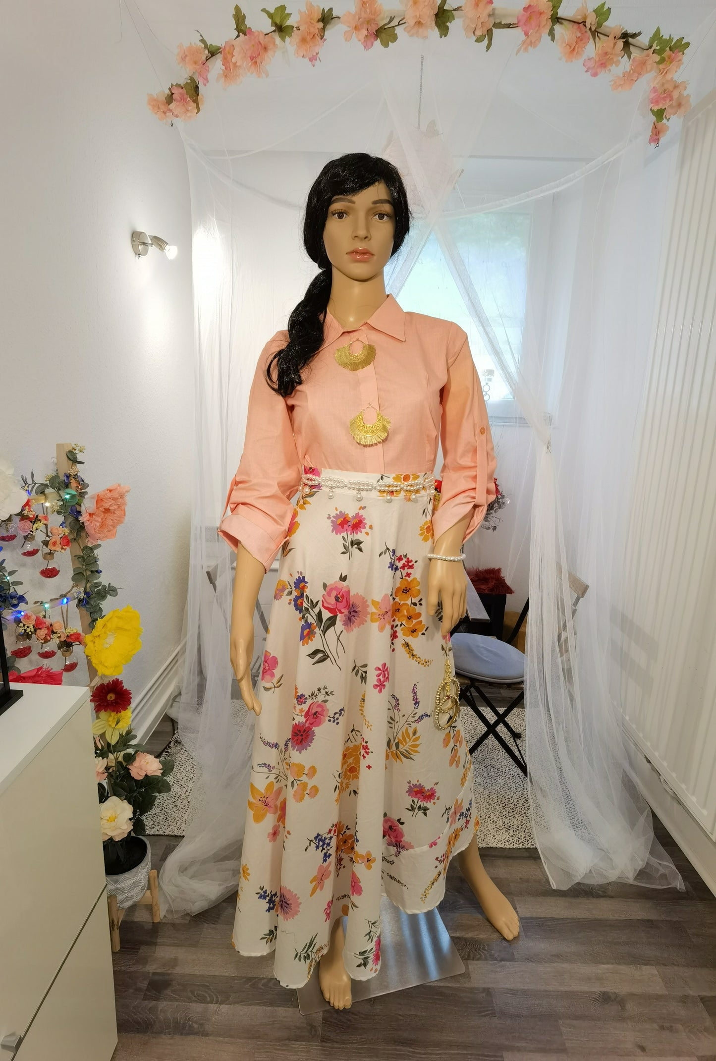 White printed Skirt with rosa Shirt with thread Tassels