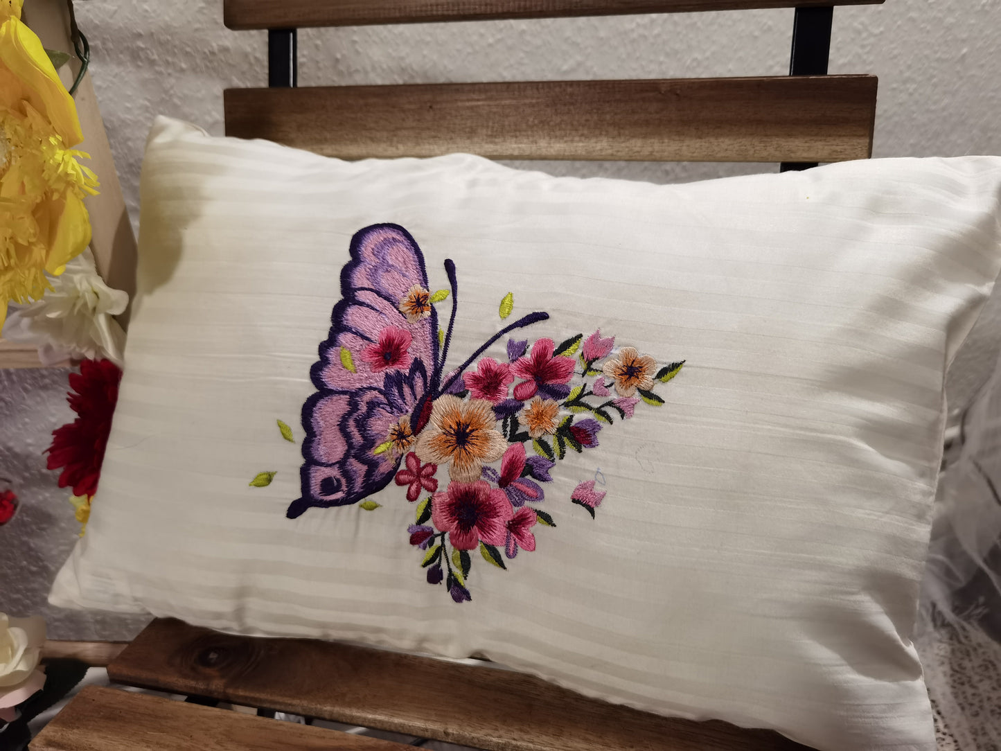 Embroidered butterfly cushion cover | Kissenbezug ohne Füllung