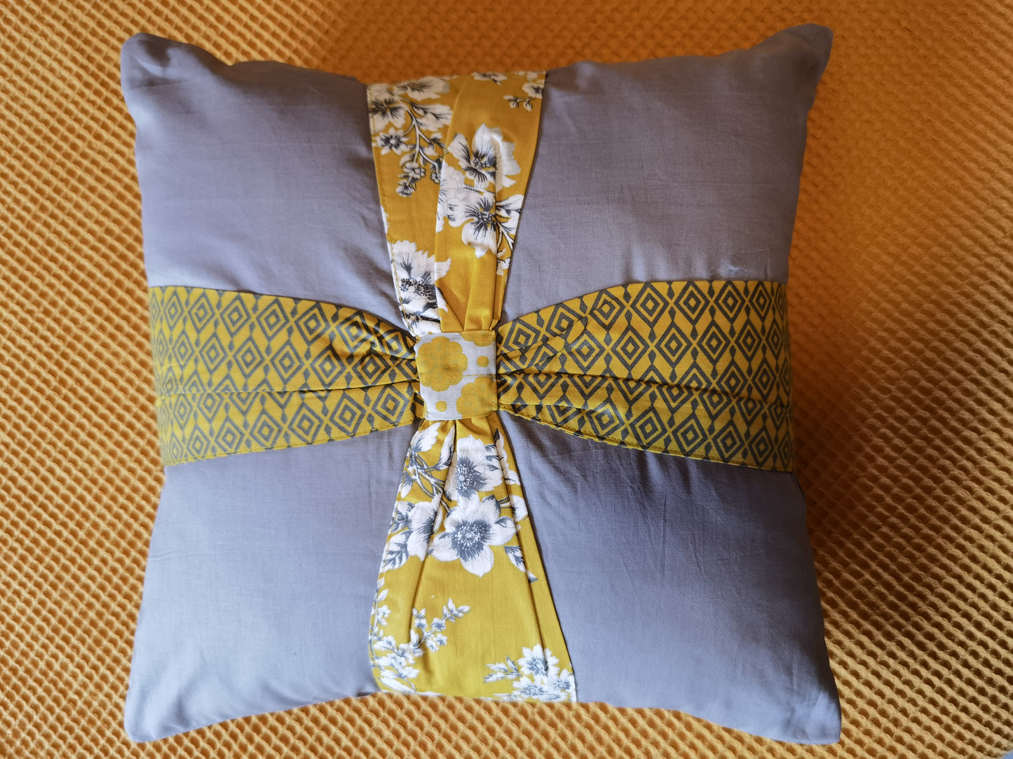 Printed bow cushion cover | Kissenbezug ohne Füllung