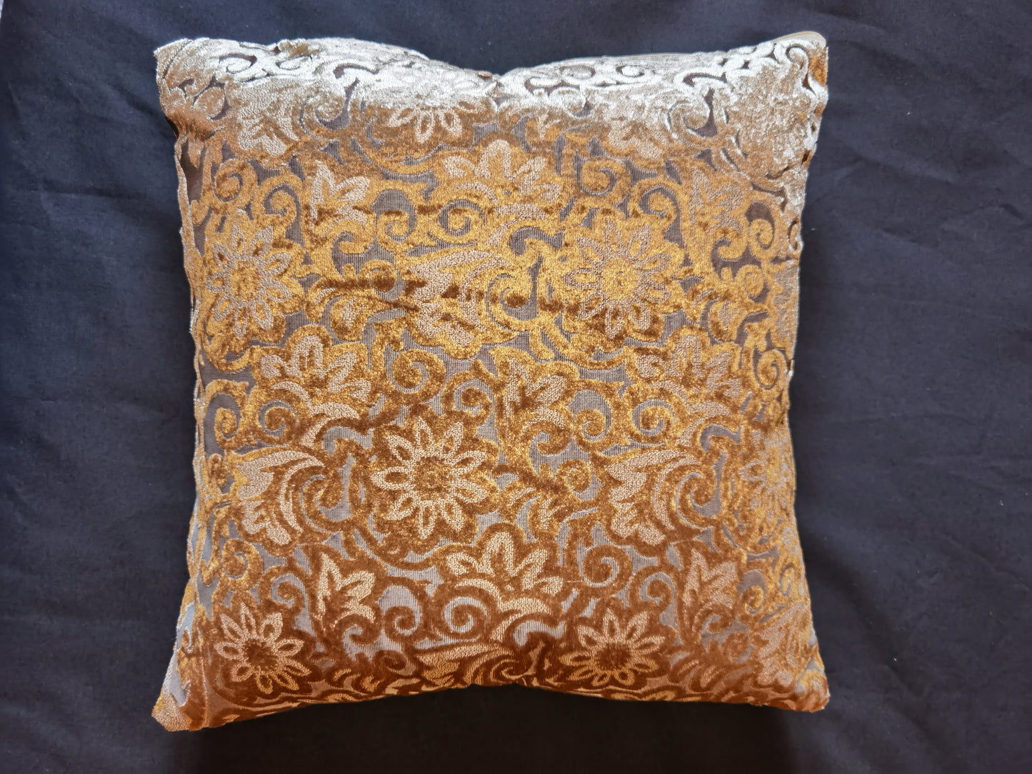 Golden velvet cushion cover | Kissenbezug ohne Füllung