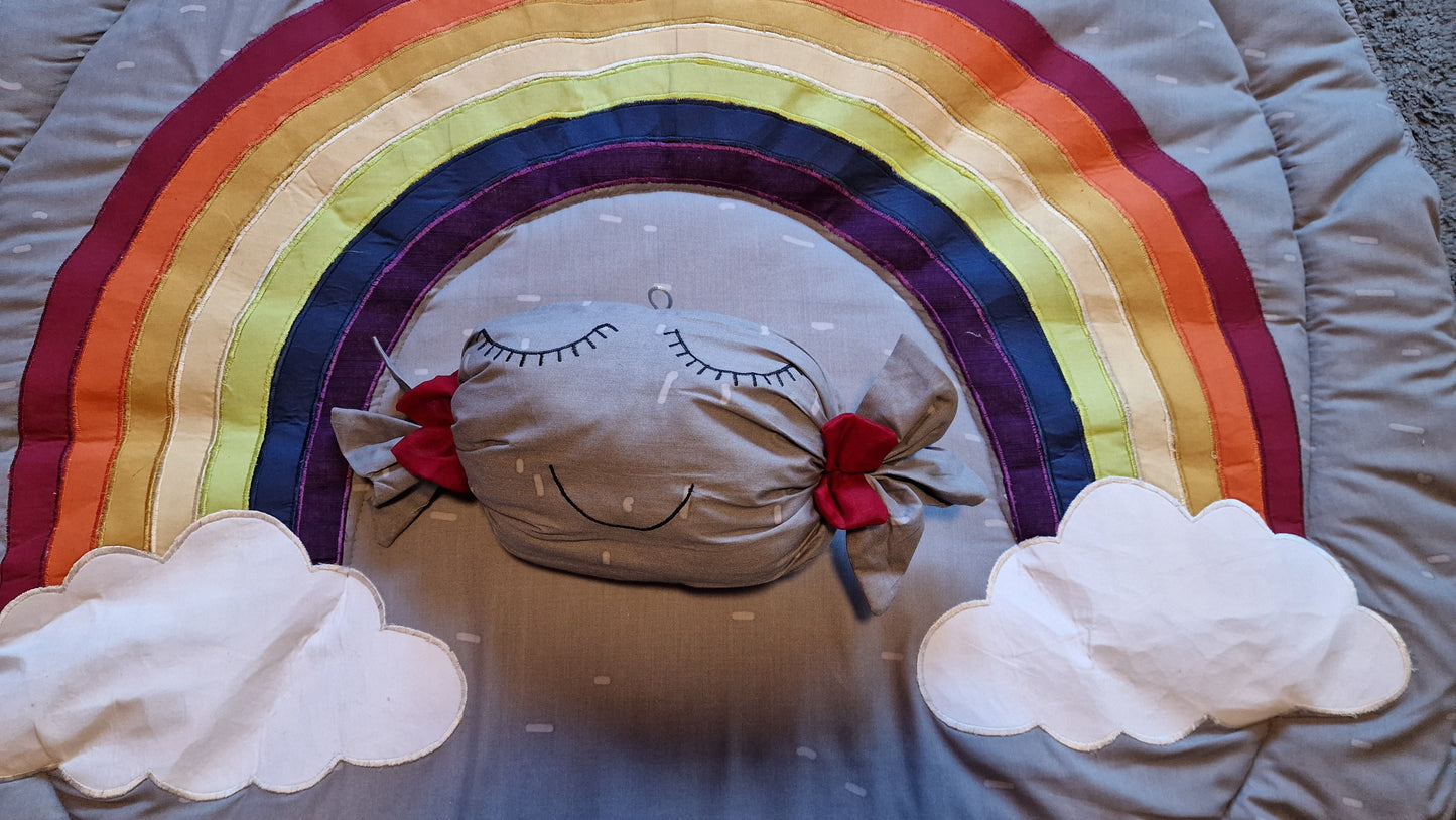 Spielmatte mit Regenbogen, Wolken und Sonne