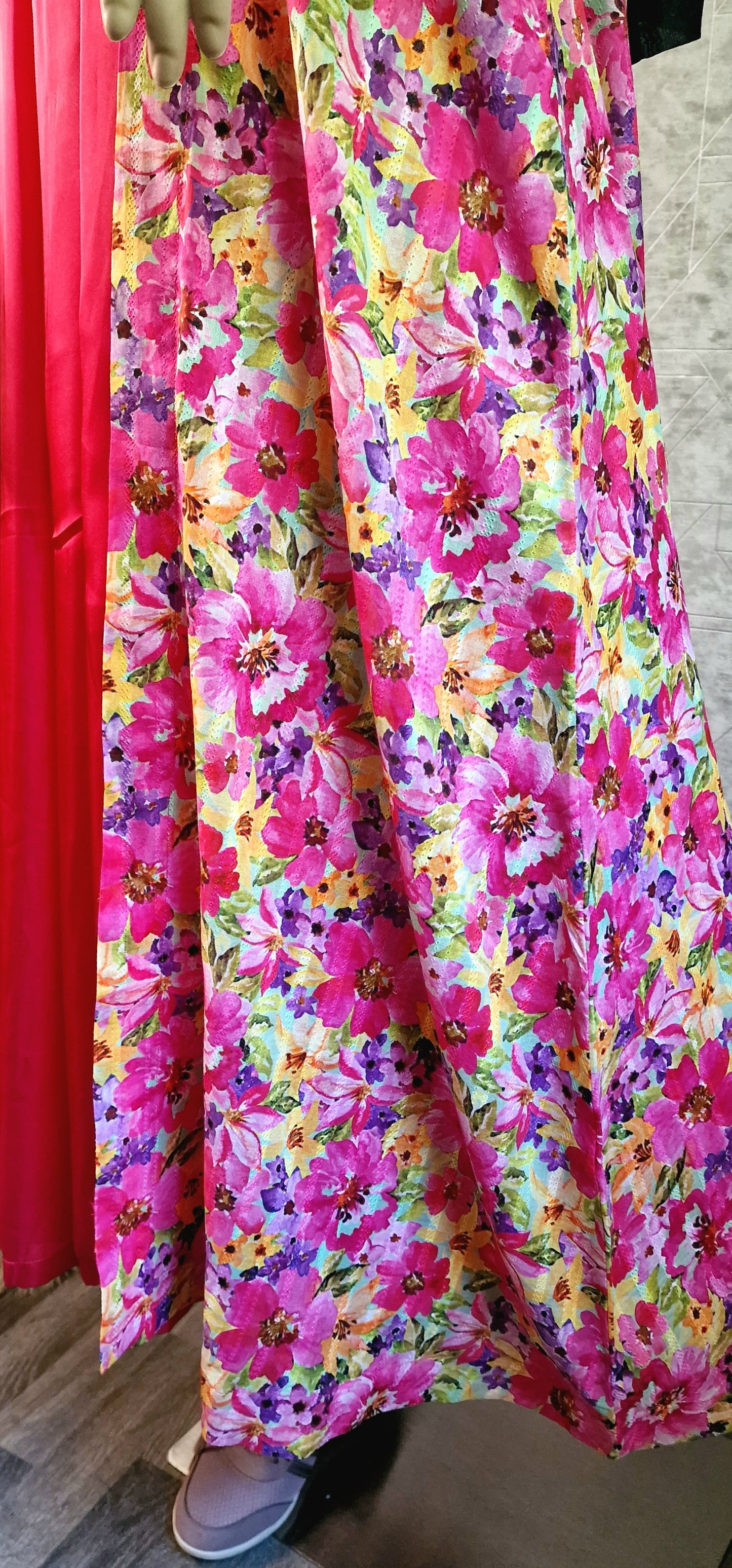 Floral Bedruckter Cardigan und Neonpinks plissiertes Kleid Set für Damen