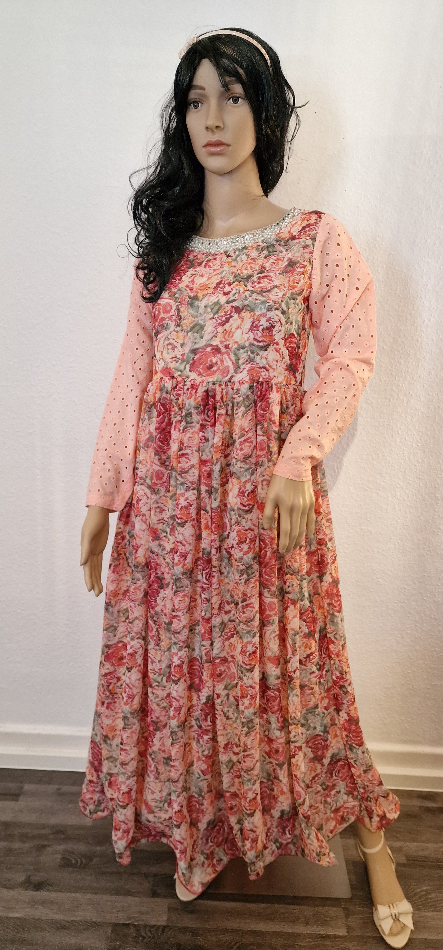 Elegant Floral Print Maxi Dress with Beautiful Pearl Neckline