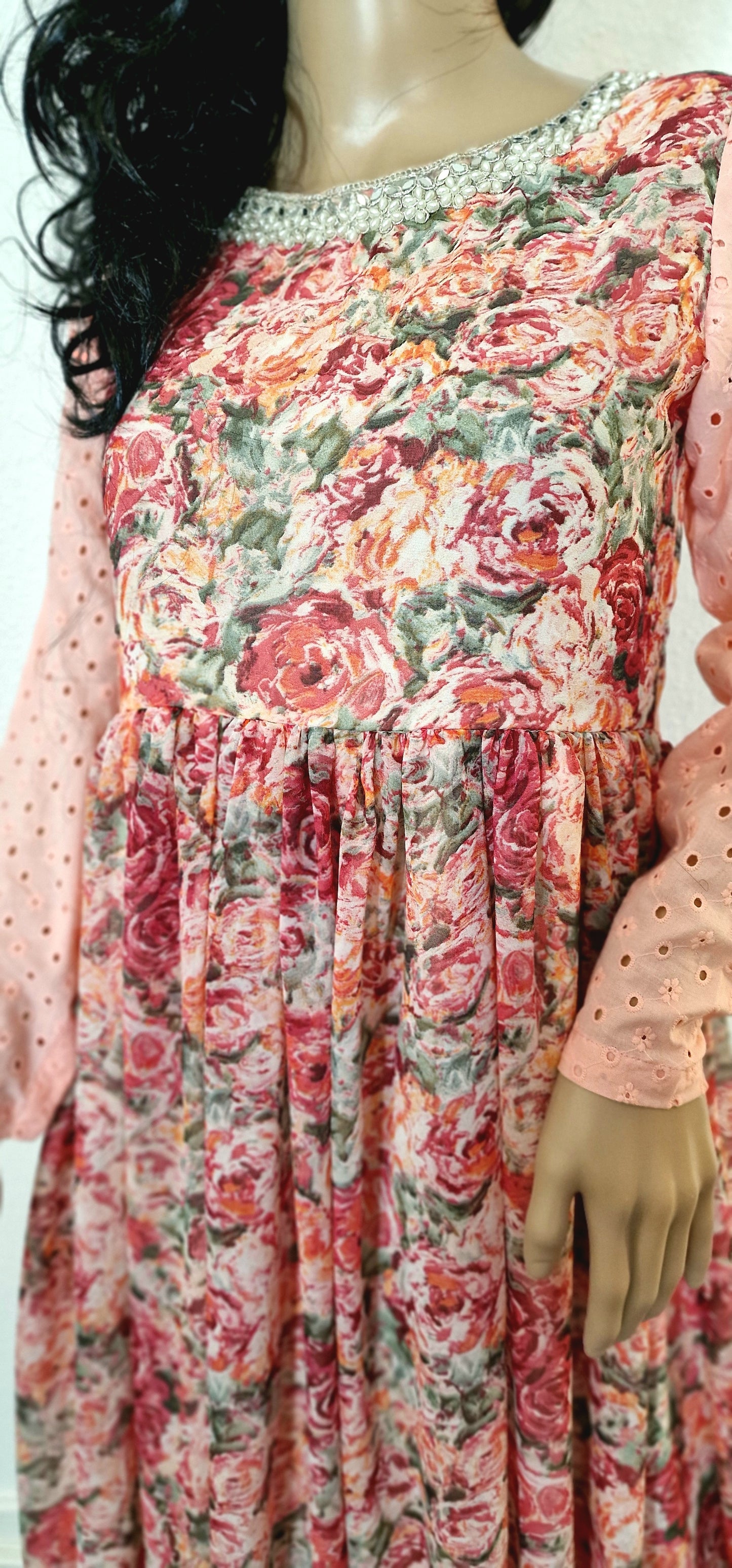 Elegant Floral Print Maxi Dress with Beautiful Pearl Neckline