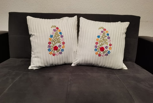 Off white embroidered cushion cover | Kissenbezug ohne Füllung